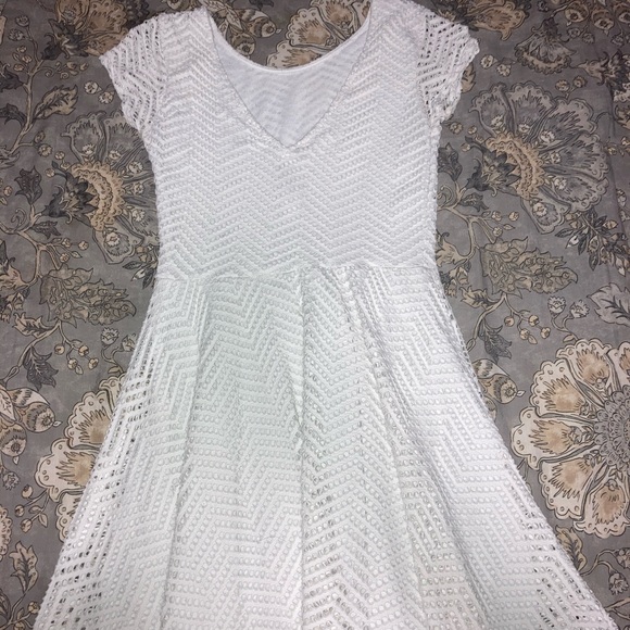 White dress - Picture 2 of 3